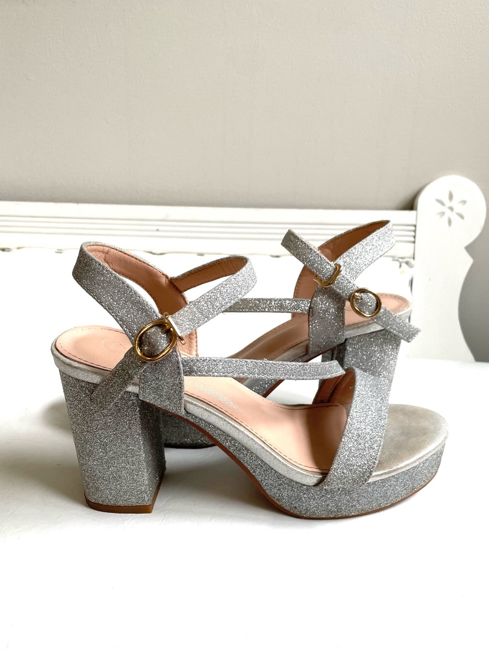 SILVER GLITTER PLATFORM CHUNKY HEEL OPEN TOE SHOE SANDAL STRAP GOLD FAUX BUCKLE